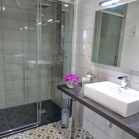 Domaine La Bastide فندق مبيت وإفطار